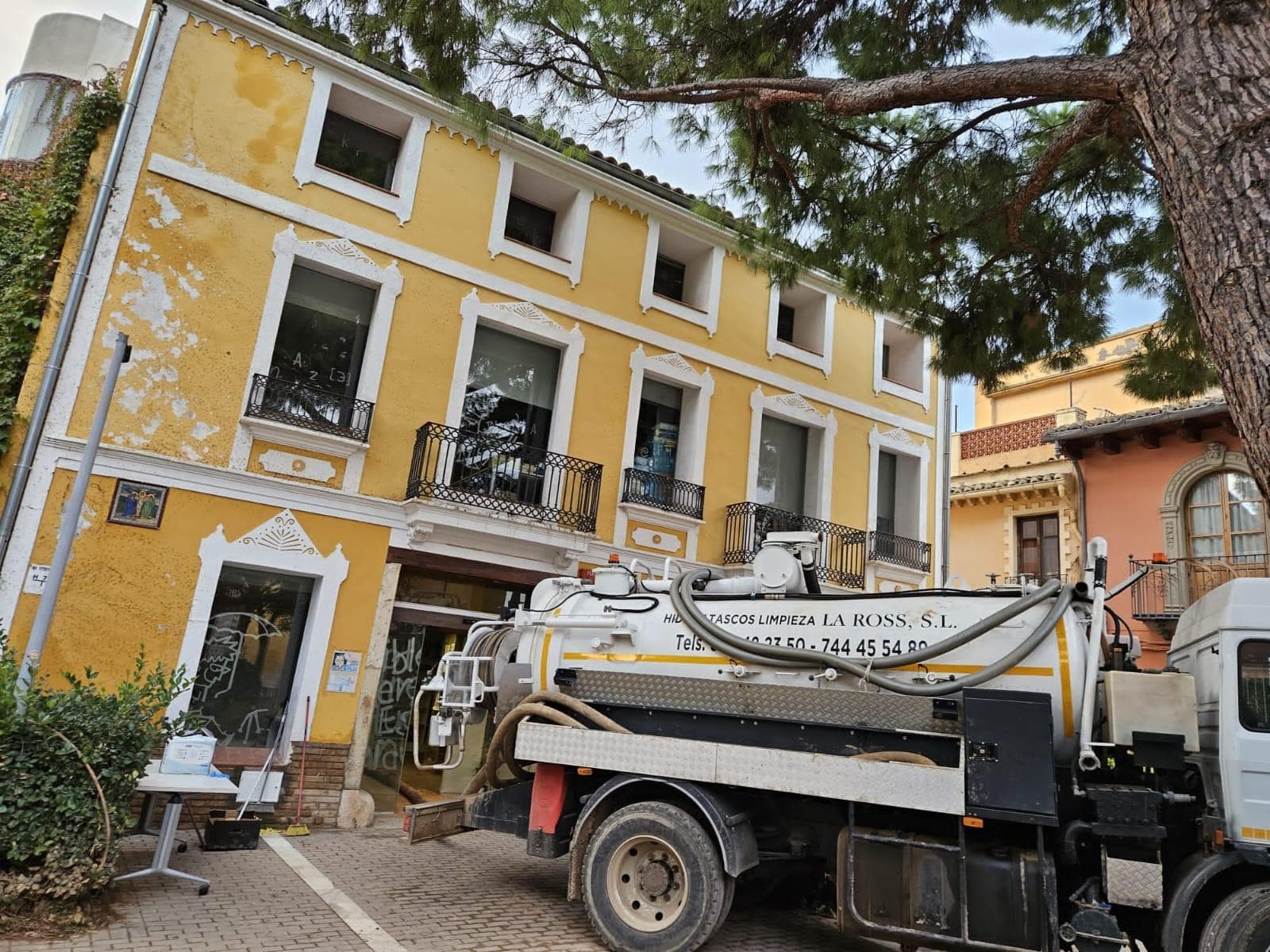 Equip i maquinària pròpia